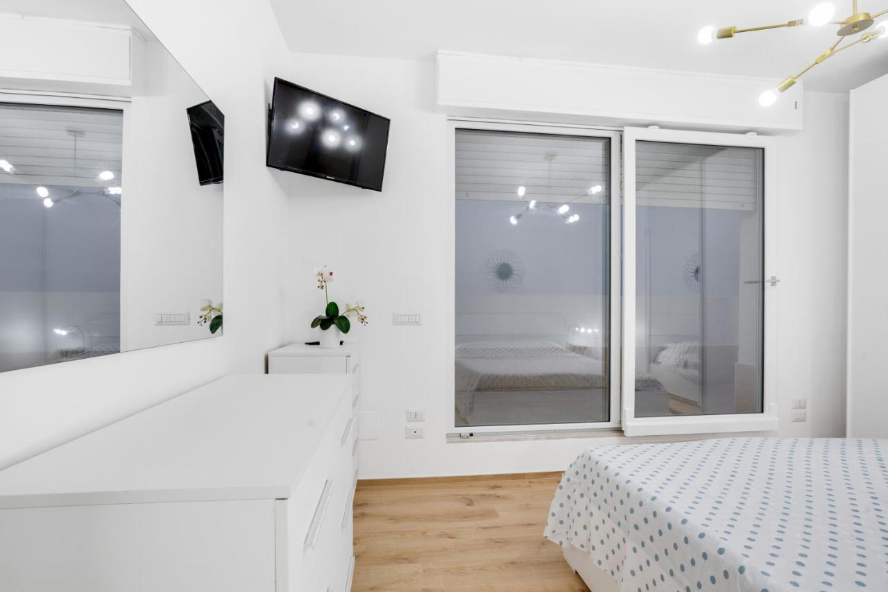Tramonto Sul Mare Bari Apartment Near The Airport Luaran gambar